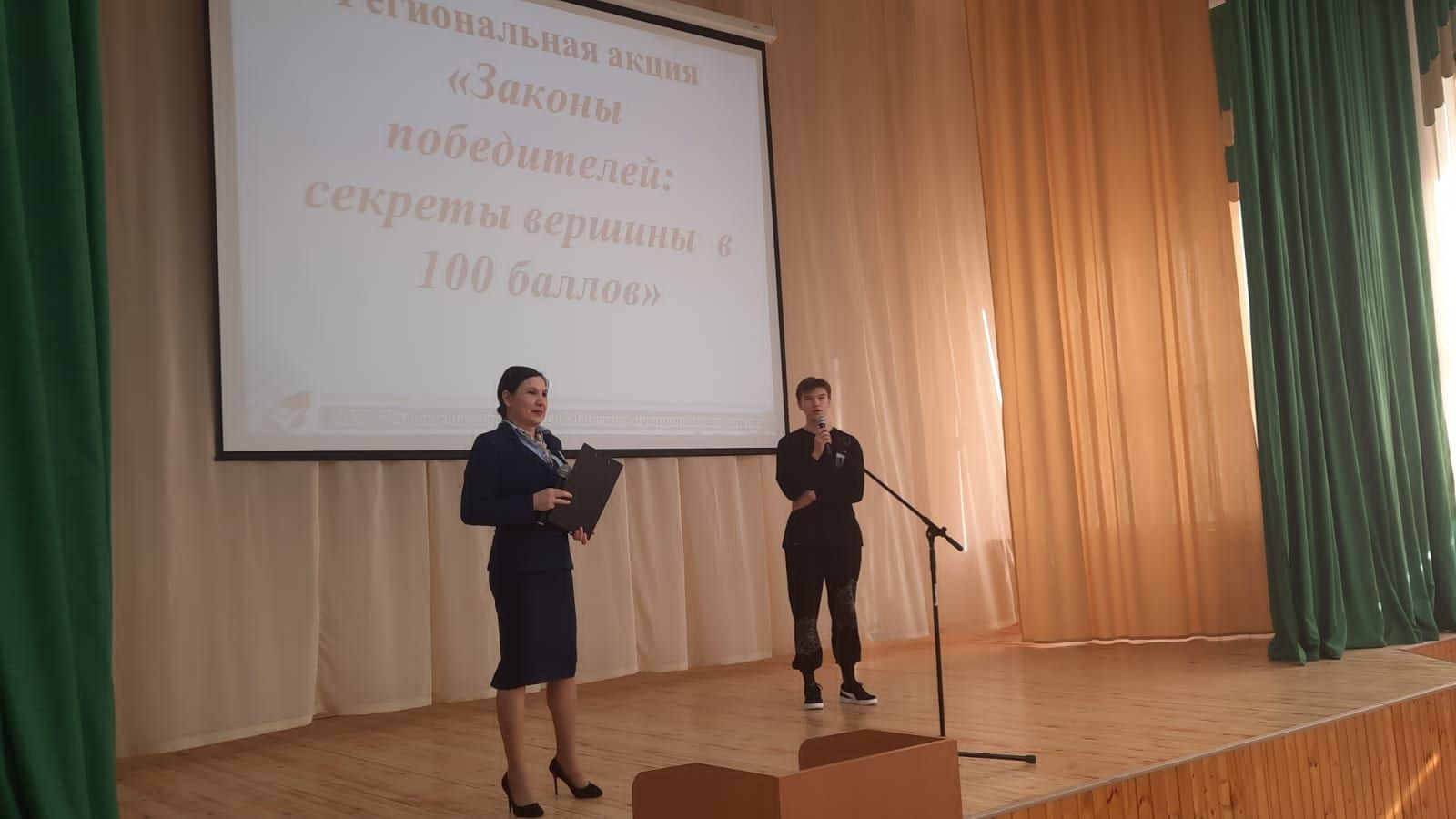 Саба гимназиясе базасында «Җиңүчеләр законы: 100 баллга җитү серләре!» чарасы узды