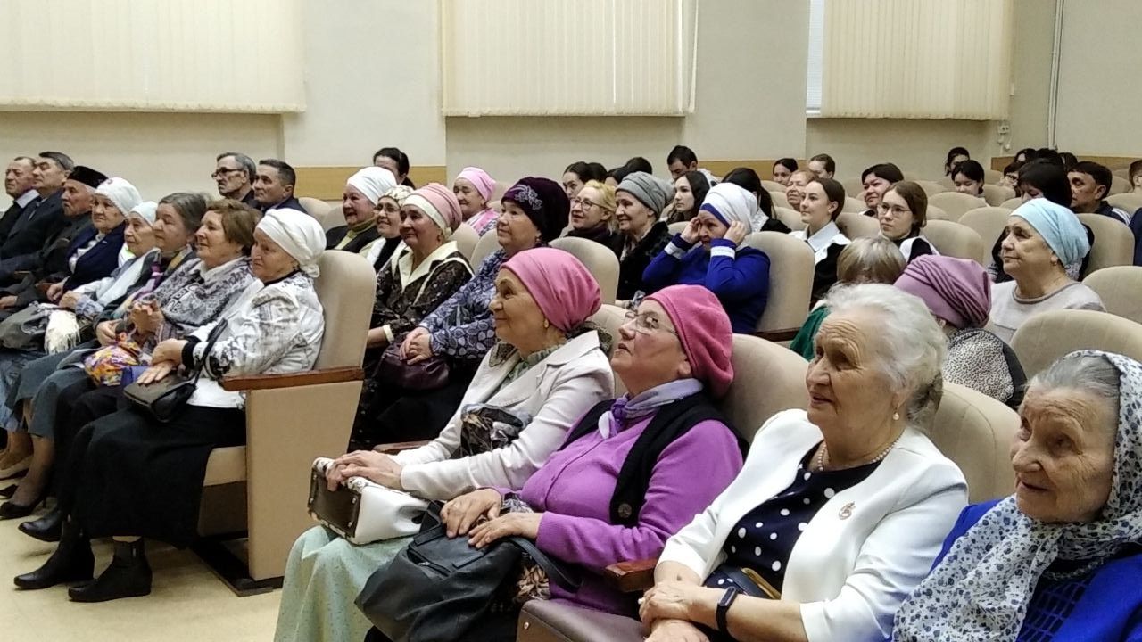 Саба гимназиясенә өлкән укытучыларны чакырып хөрмәтләделәр