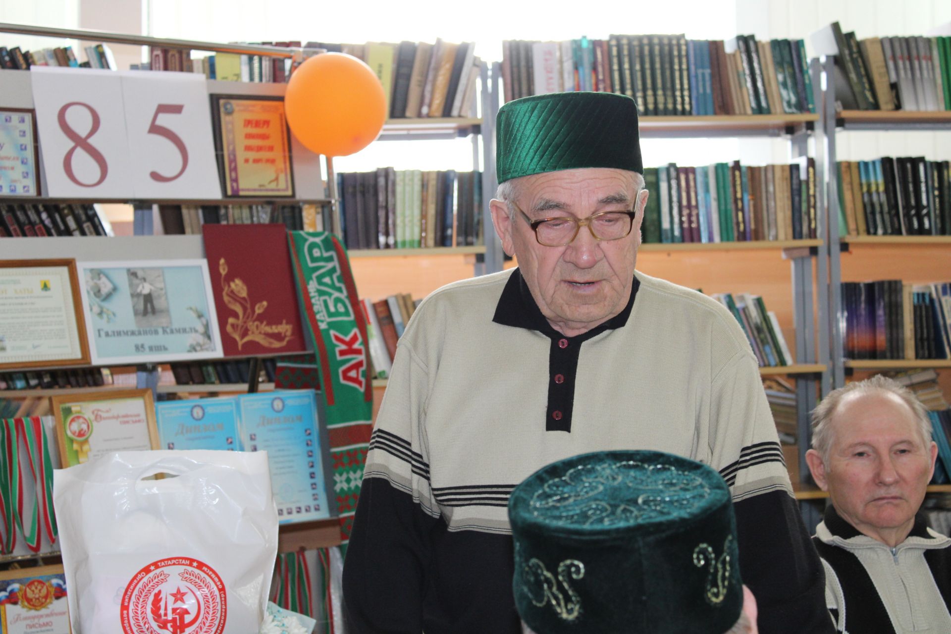 Камил абый 85тә дә вальс әйләнә