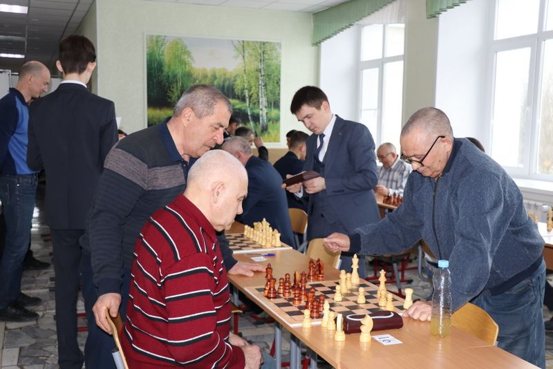 Лесхозда  үткәрелгән шахмат ярышында Нургали Миннехановның  оныкчыгы Нургали  дә катнашты