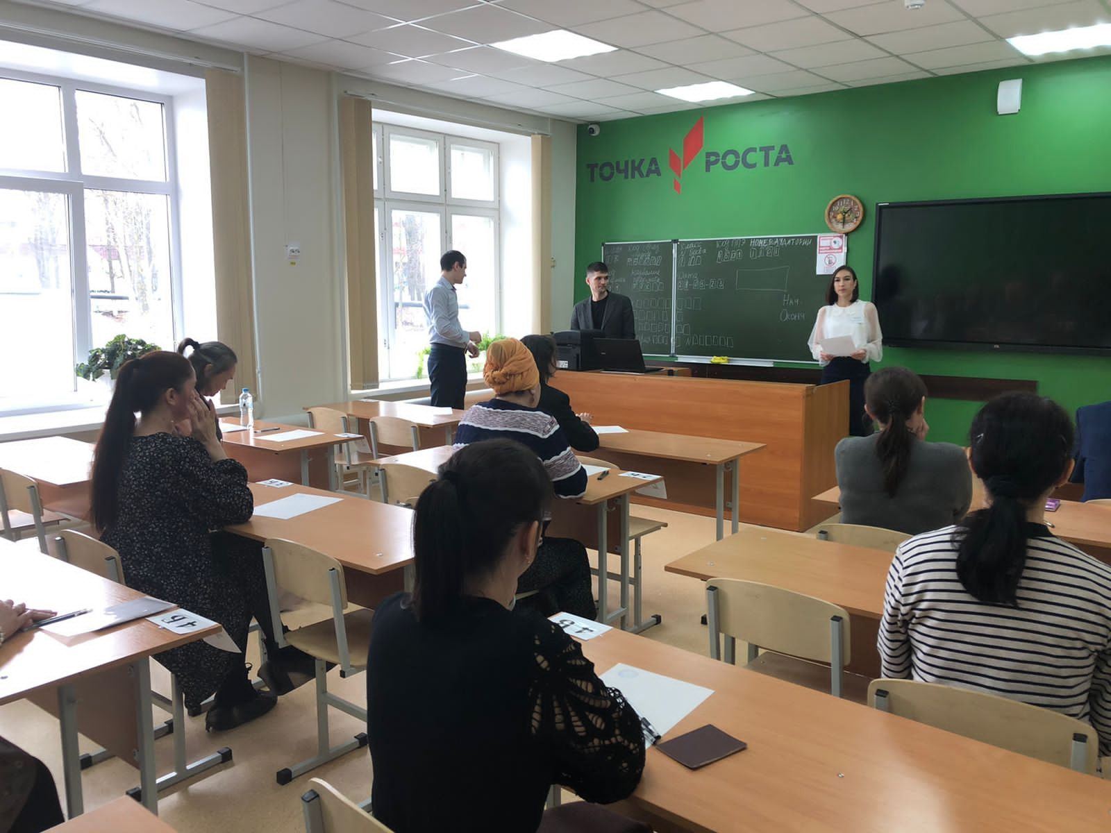 Сабада әти-әниләр Бердәм дәүләт имтиханы тапшырды