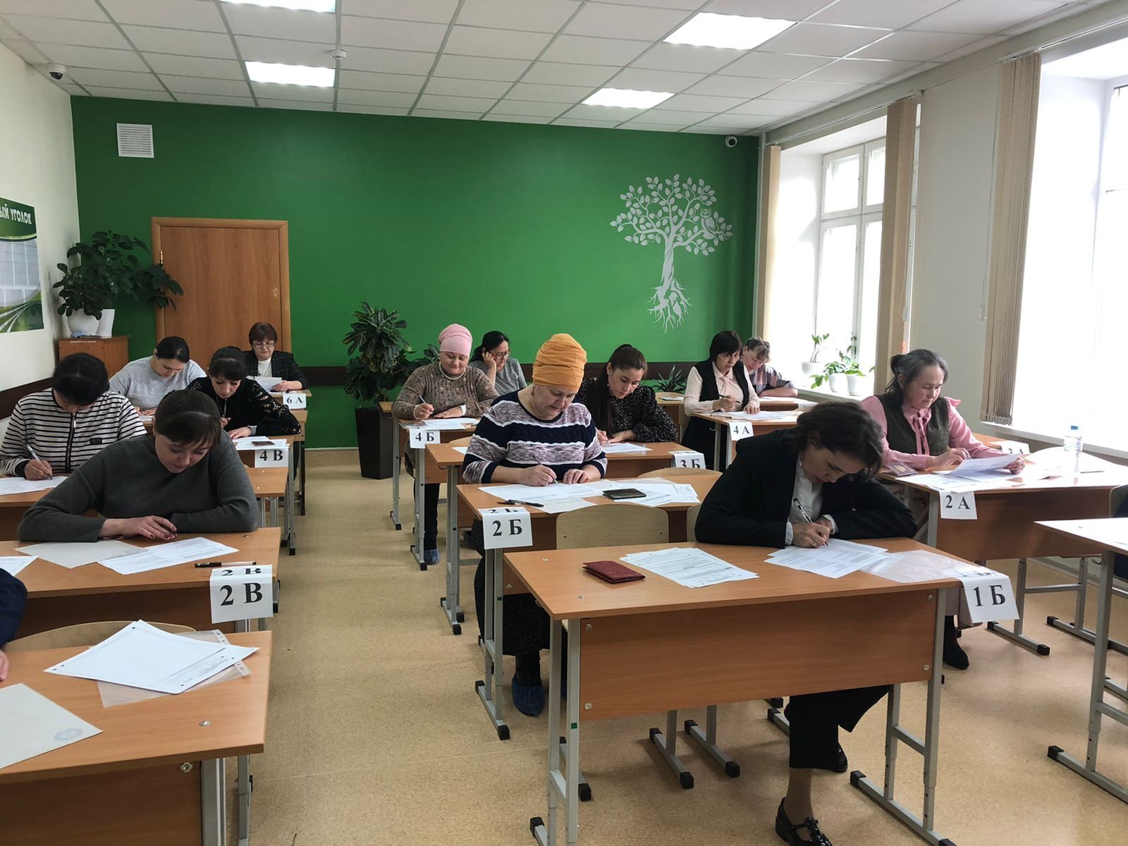 Сабада әти-әниләр Бердәм дәүләт имтиханы тапшырды