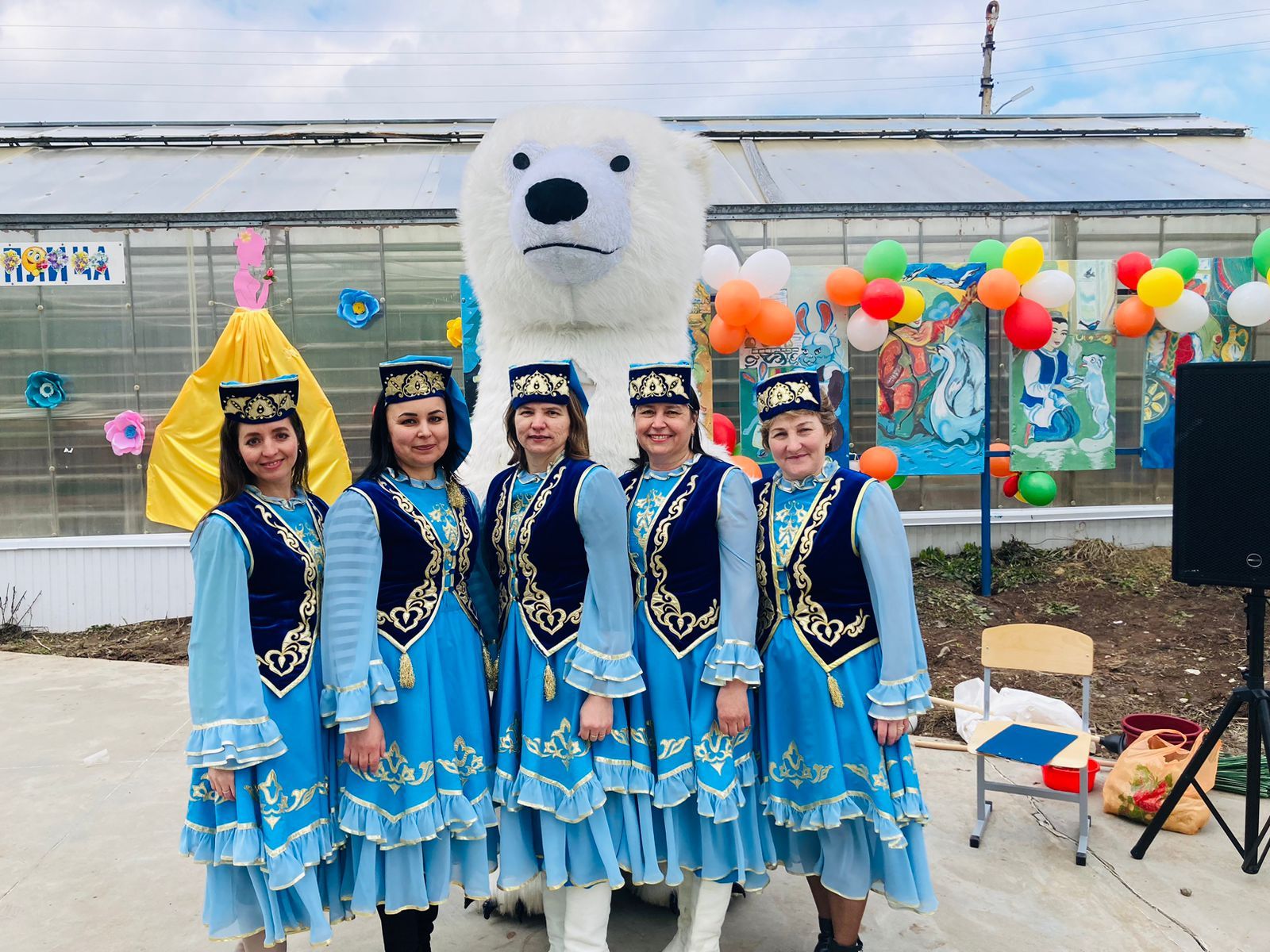 Приют балаларын мич коймагы һәм кайнар пылау белән сыйладылар