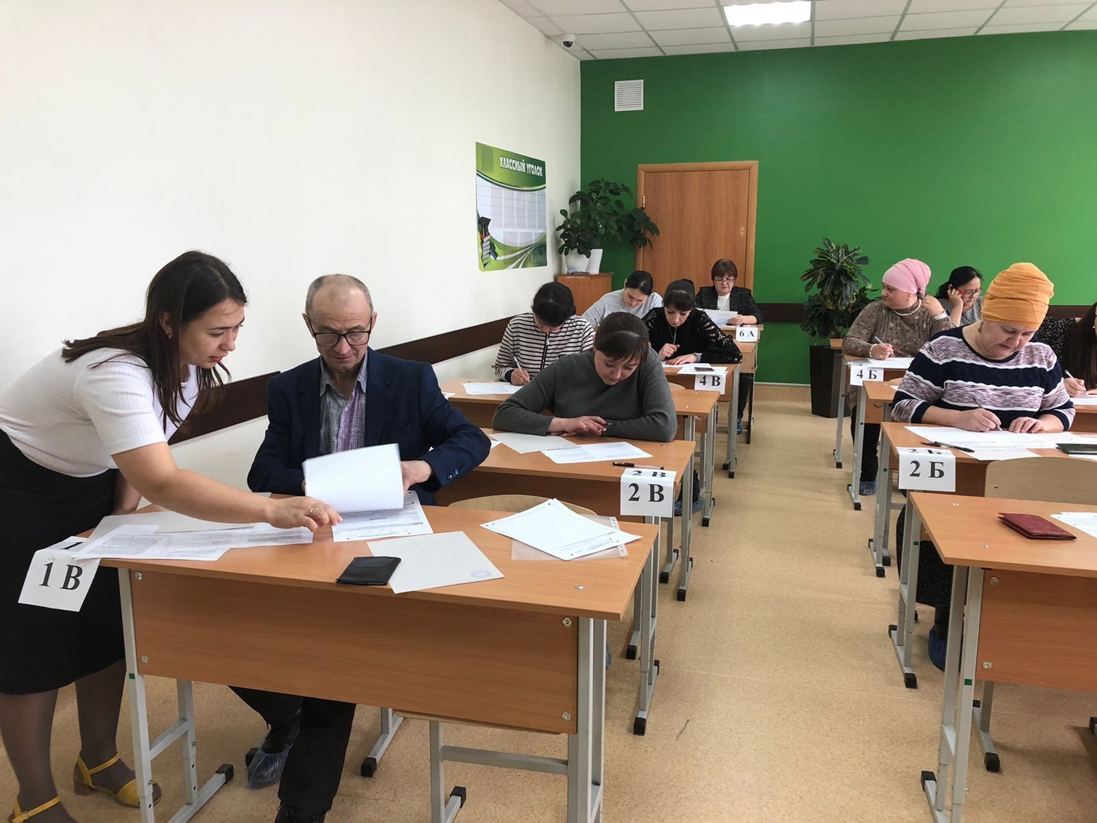 Сабада әти-әниләр Бердәм дәүләт имтиханы тапшырды