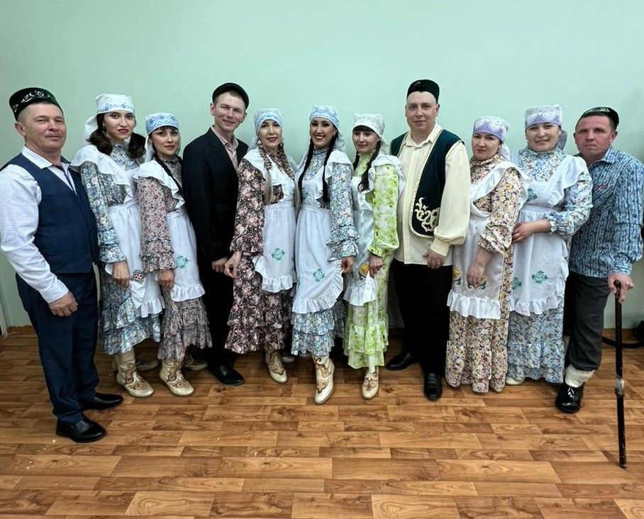 Кыз биргәч, уракка төштеләр, аннары җыелышып кич утырдылар