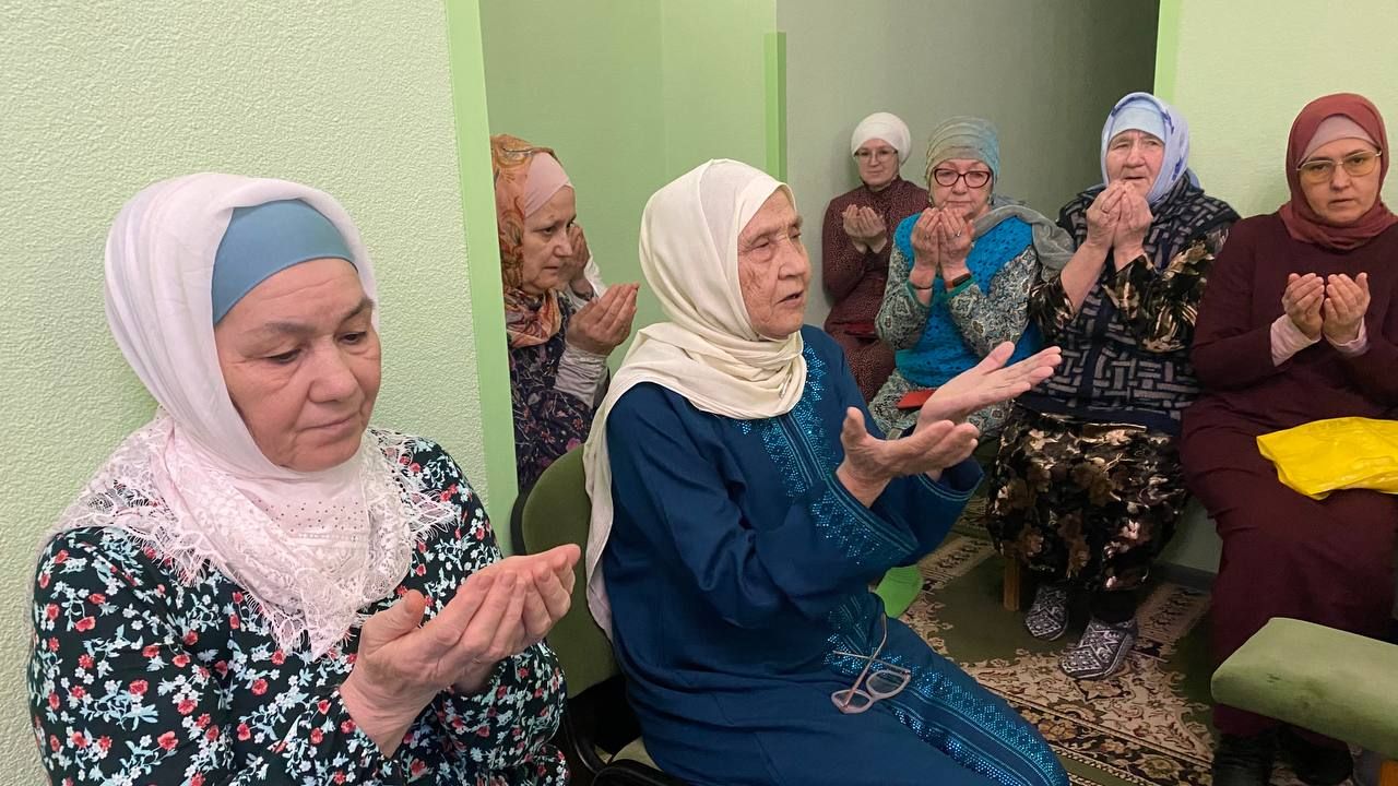 Кичә Саба җәмигъ мәчетендә ифтарга 160 кешегә табын әзерләнде
