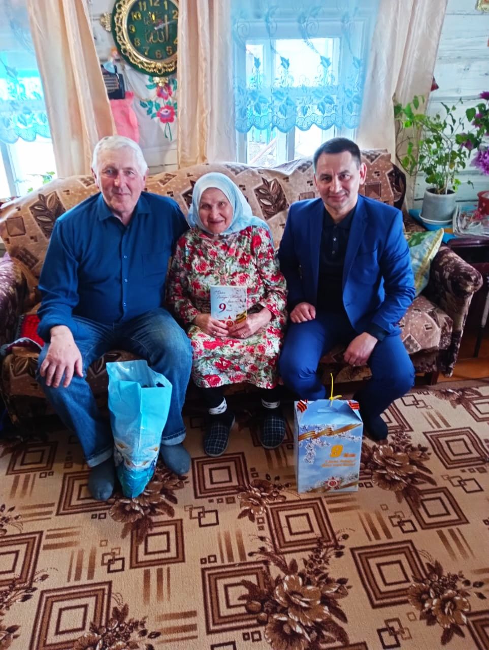Җиңү көне уңаеннан ветераннарга күчтәнәчләр тапшырылды