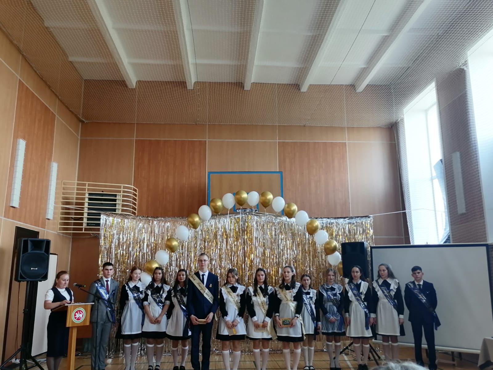 Югары Симет урта мәктәбендә “Соңгы кыңгырау” бәйрәме үтте