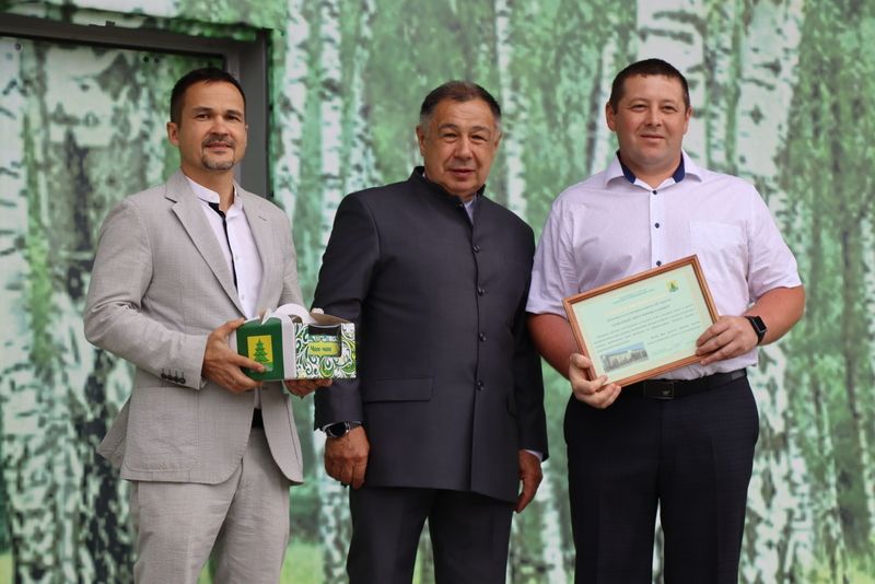 Район эшмәкәрләре үзләренең һөнәри бәйрәмнәрен билгеләп үтте