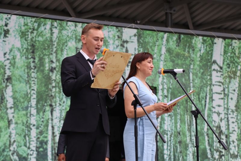 Район эшмәкәрләре үзләренең һөнәри бәйрәмнәрен билгеләп үтте