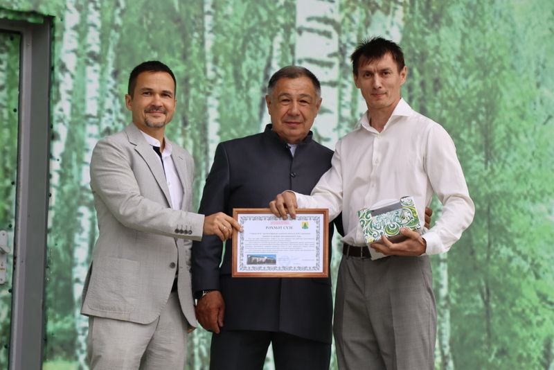 Район эшмәкәрләре үзләренең һөнәри бәйрәмнәрен билгеләп үтте