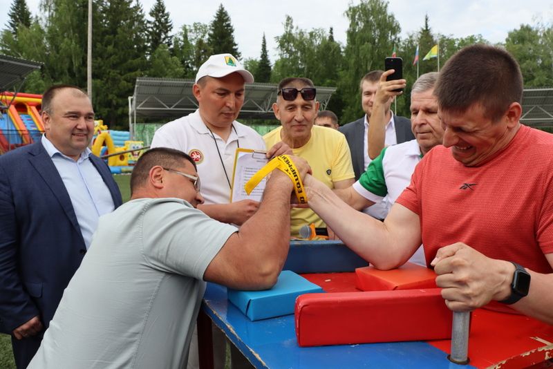 Район эшмәкәрләре үзләренең һөнәри бәйрәмнәрен билгеләп үтте