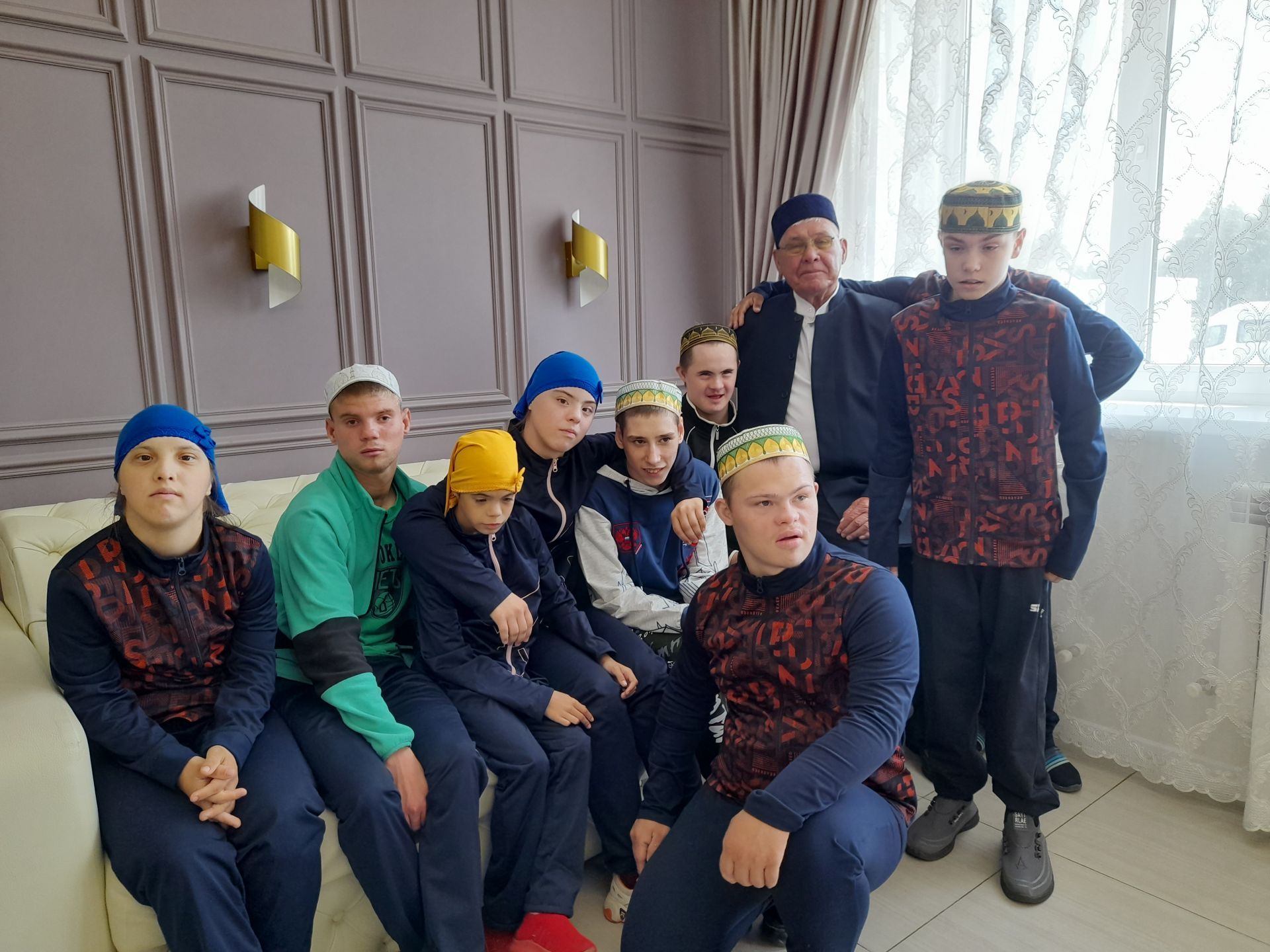 Эшмәкәр Рифкать Шәфыйков балалар өчен хәйрия бәйрәме оештырды