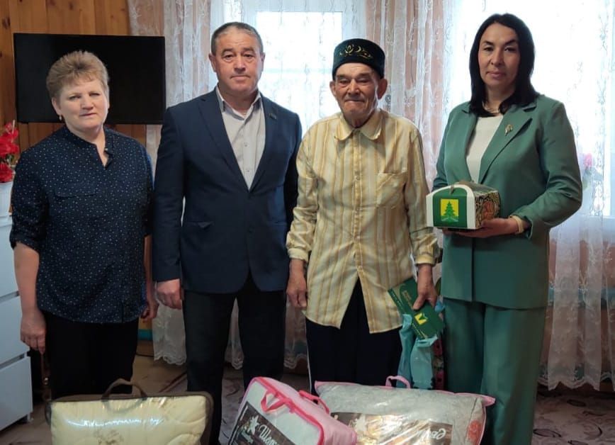 Юбиляр тәбрикләнде