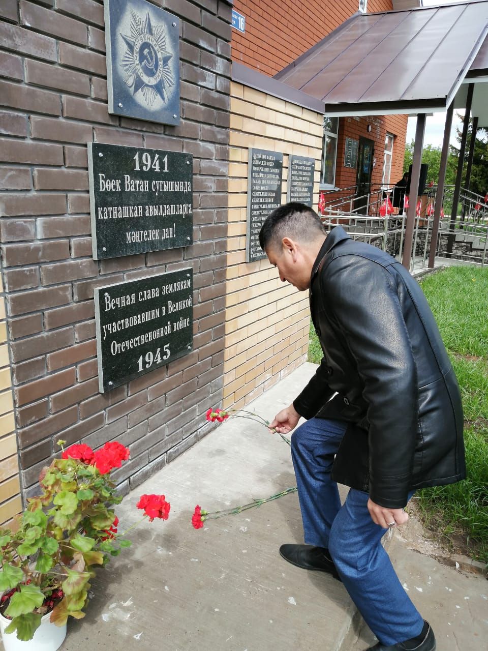 Керәнне авылында Бөек Ватан сугышы каһарманнары истәлегенә обелиск ачылды