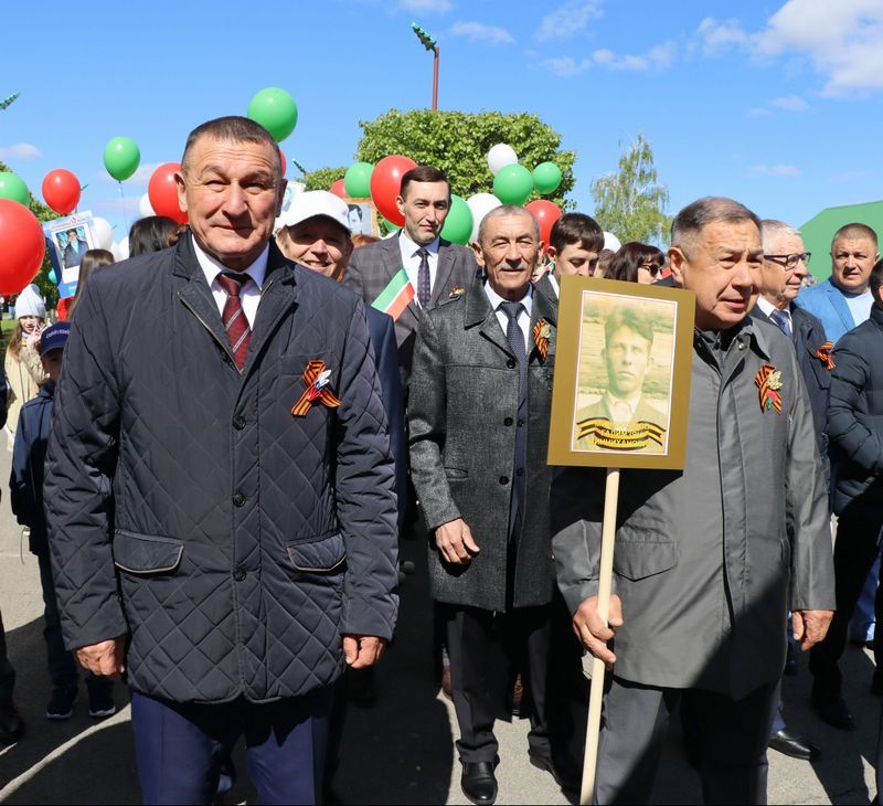 9 Май – Җиңү көнендә  Сабада 5 меңгә якын  кеше  парадка чыкты
