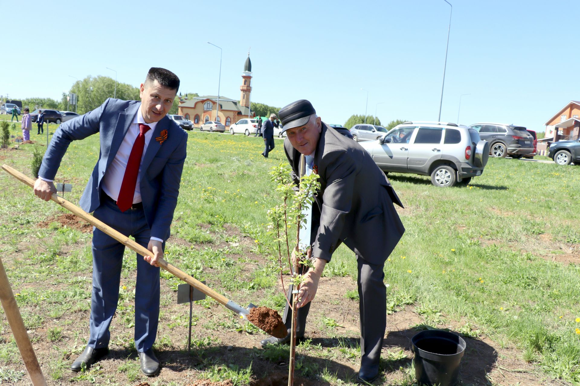 Бәйрәм көнне Сабадагы  Җиңү аллеясенә 43 төп агач утыртылды