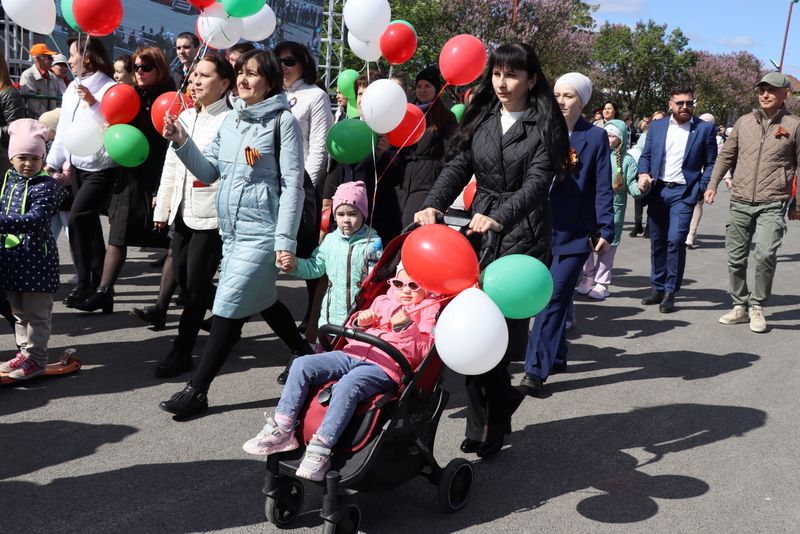 9 Май – Җиңү көнендә  Сабада 5 меңгә якын  кеше  парадка чыкты