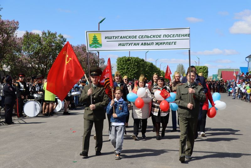 9 Май – Җиңү көнендә  Сабада 5 меңгә якын  кеше  парадка чыкты