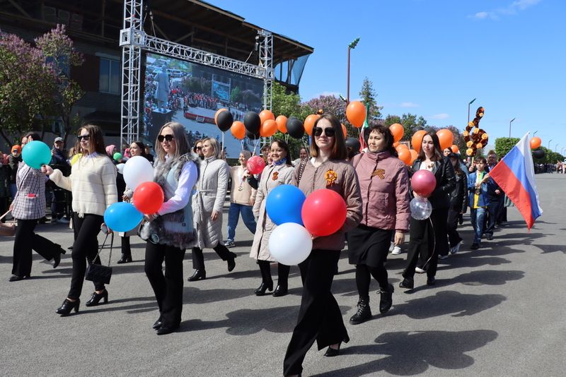 9 Май – Җиңү көнендә  Сабада 5 меңгә якын  кеше  парадка чыкты