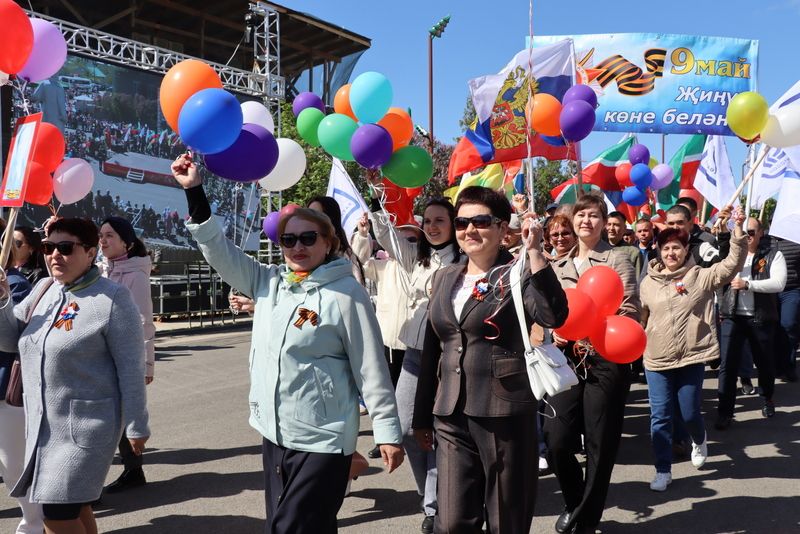 9 Май – Җиңү көнендә  Сабада 5 меңгә якын  кеше  парадка чыкты