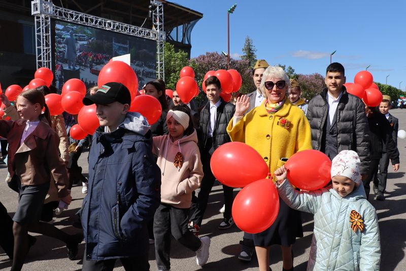 9 Май – Җиңү көнендә  Сабада 5 меңгә якын  кеше  парадка чыкты