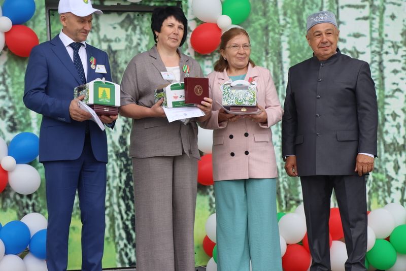 Сабантуйның сабан һәм  җыр бәйгесе батырлары тәкә  алды