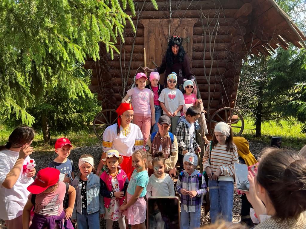 Район Финанс-бюджет палатасы хезмәткәрләре  үз балалары өчен күңелле сәфәр оештырды
