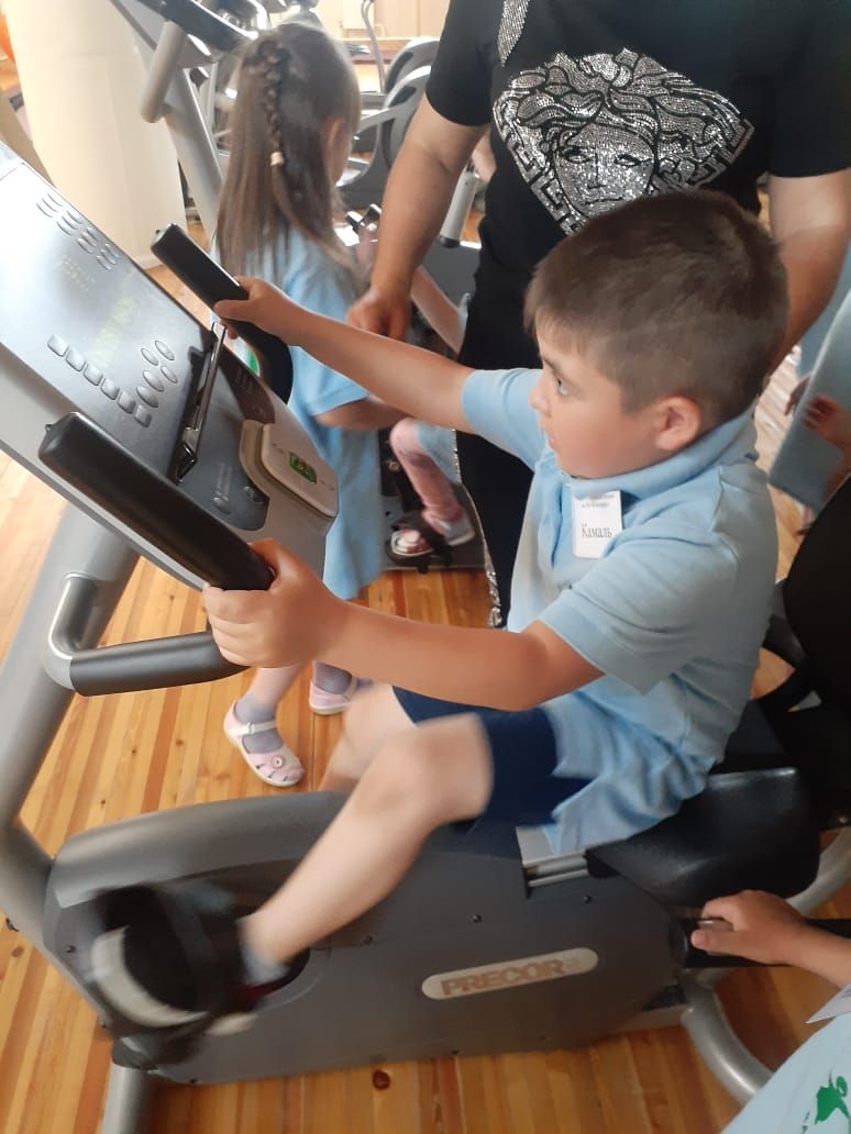 «Кыңгырау» балалар бакчасында тәрбияләнүчеләр  «Бассейн»  һәм «Автосервис» станцияләрендә булдылар