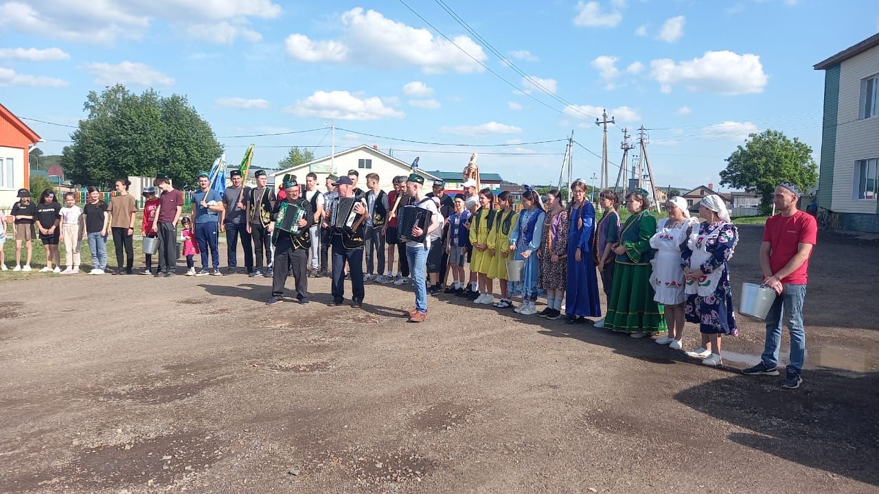 Сатыш авылында Сабантуй бирнәсен җыярга олысы-кечесе чыкты