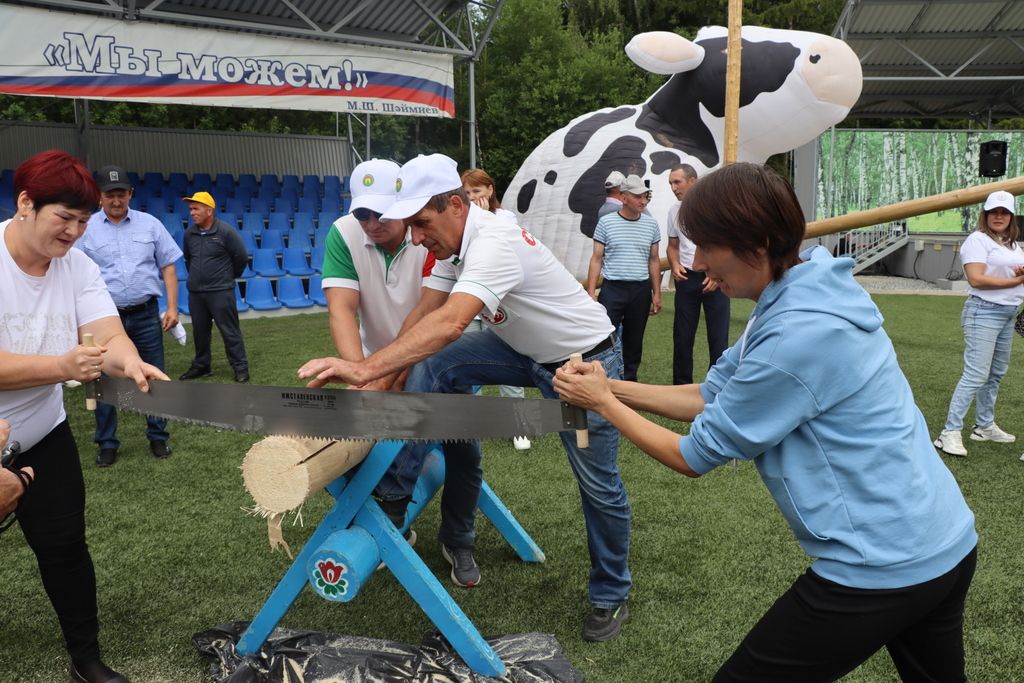 Сабада терлекчелек продукциясе җитештерүне арттыруга өлеш кертүчеләрне хөрмәтләделәр