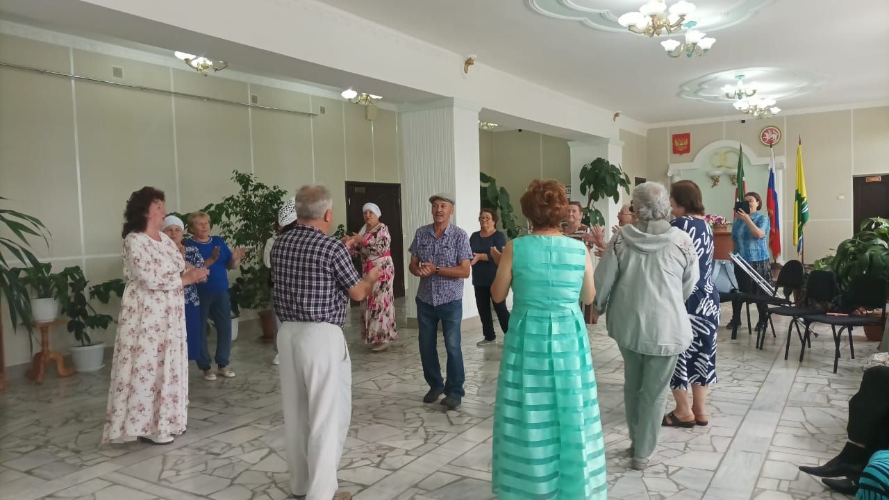 «Балкыш» социаль-тернәкләндерү үзәгендә «Ә җырларым һаман яшь килеш» хәйрия концерты узды