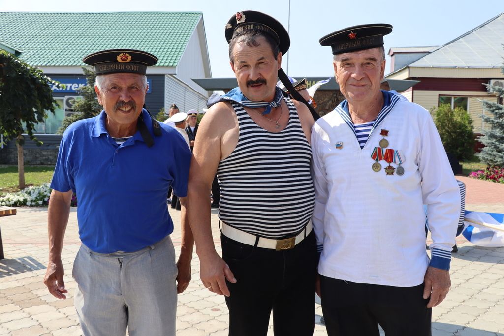 Саба  урамында диңгезчеләр  маршы узды