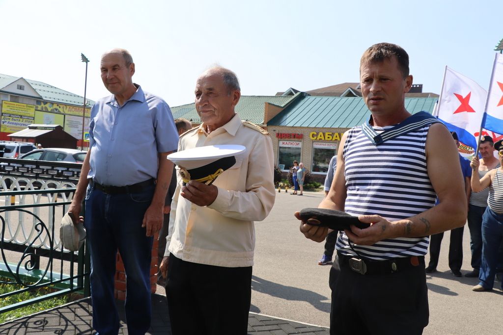 Саба  урамында диңгезчеләр  маршы узды