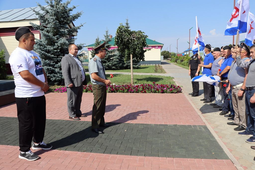 Саба  урамында диңгезчеләр  маршы узды
