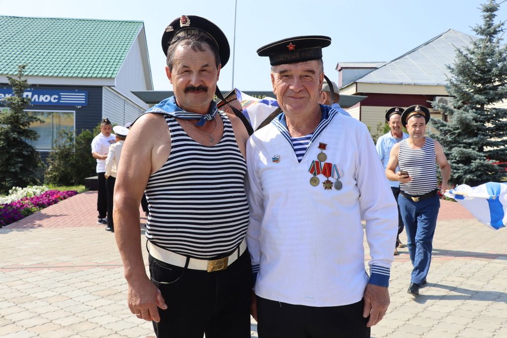 Саба  урамында диңгезчеләр  маршы узды