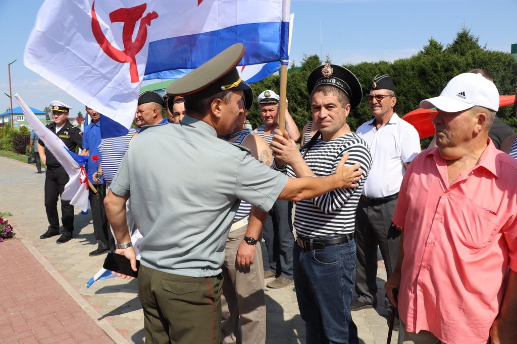 Саба  урамында диңгезчеләр  маршы узды