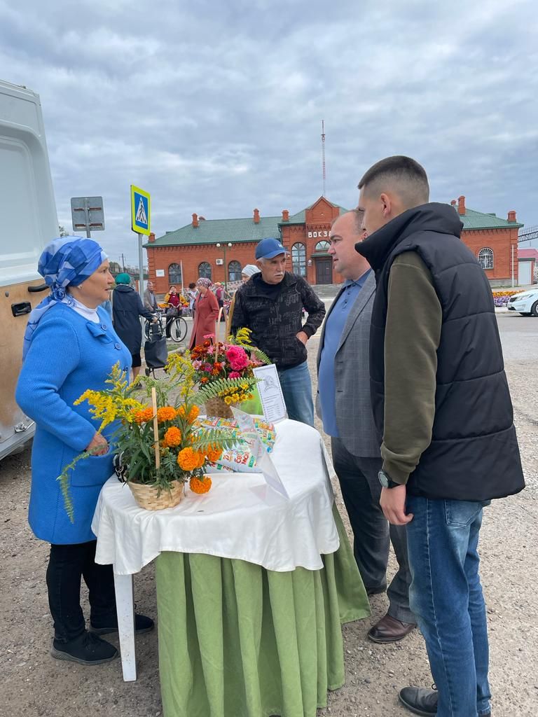 Күрше районнардан да килделәр