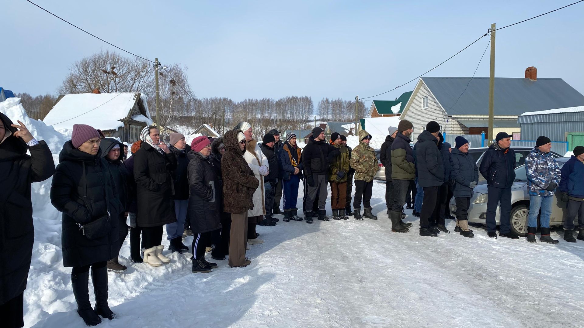 Бүген райондашыбыз, махсус хәрби операциядә вафат булган Радик Исхаковны соңгы юлга озаттылар (фото +видео)