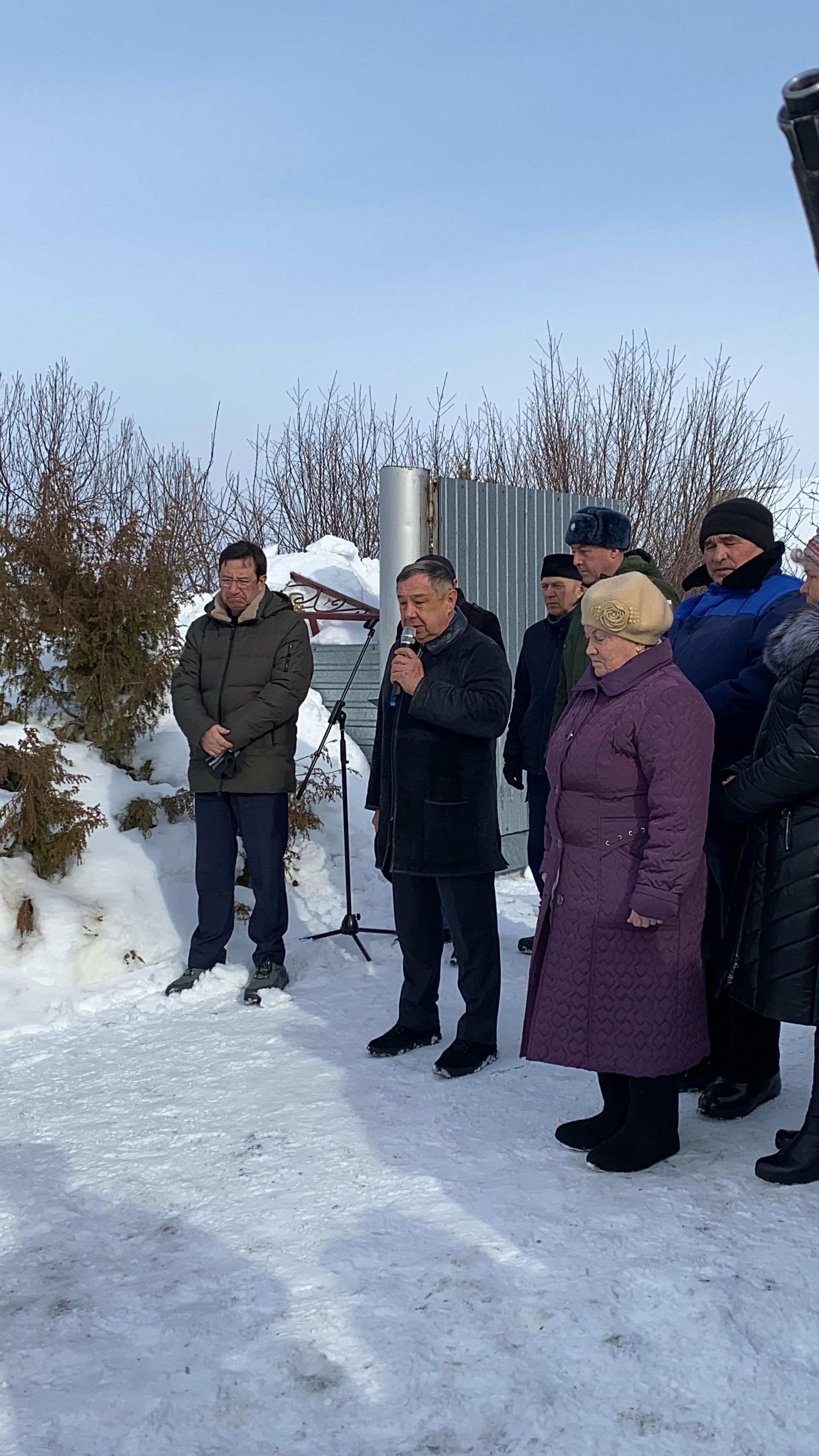 Бүген райондашыбыз, махсус хәрби операциядә вафат булган Радик Исхаковны соңгы юлга озаттылар (фото +видео)
