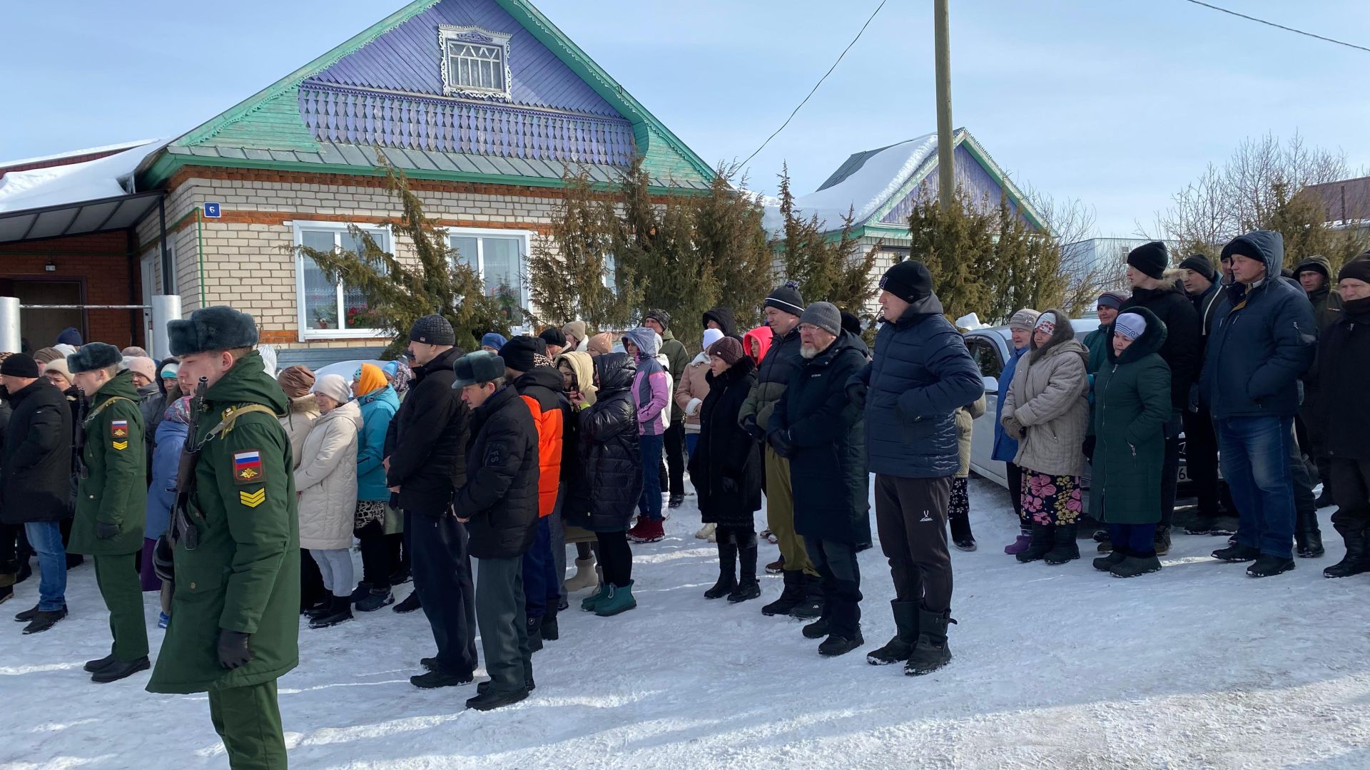 Бүген райондашыбыз, махсус хәрби операциядә вафат булган Радик Исхаковны соңгы юлга озаттылар (фото +видео)