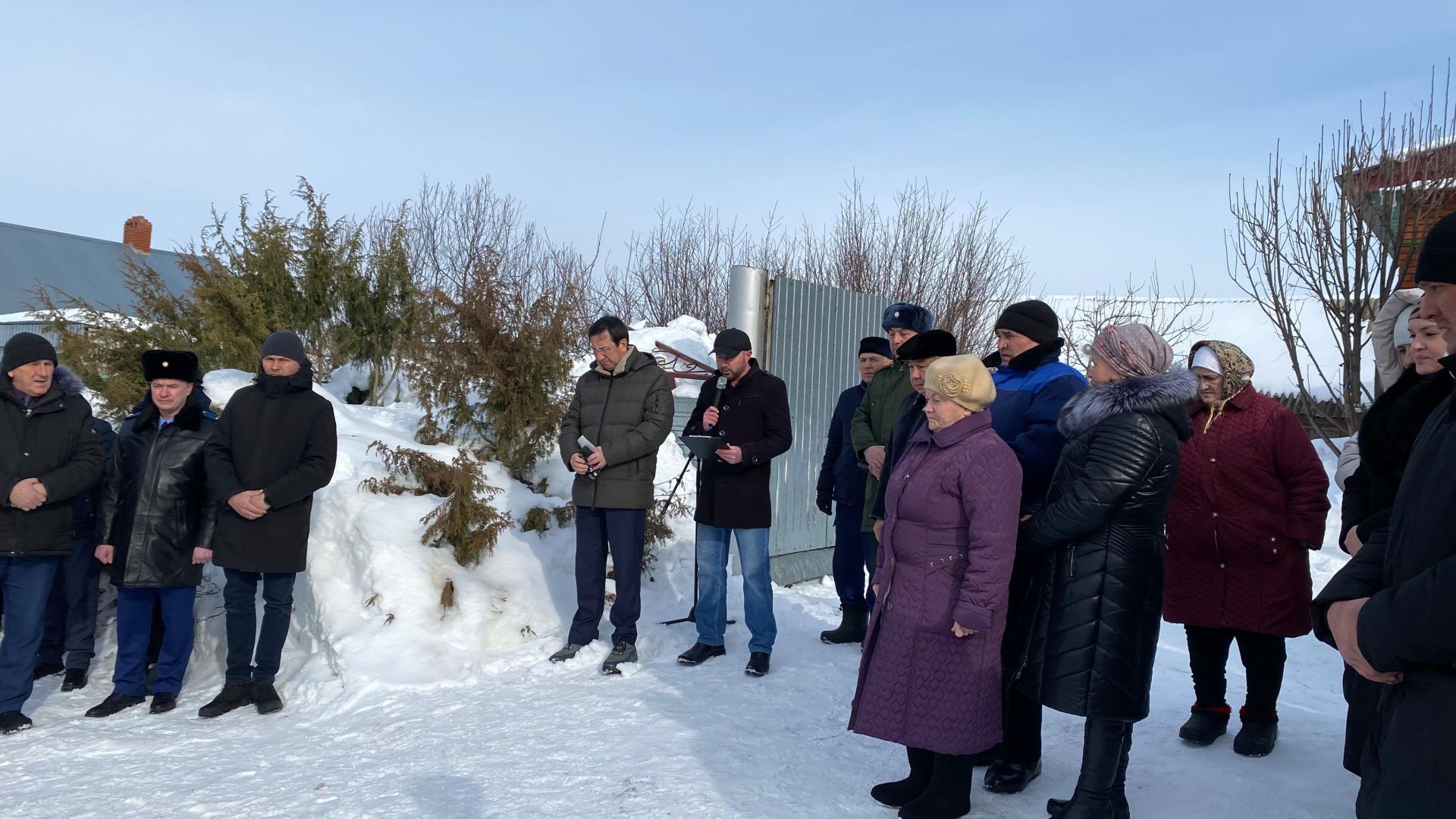 Бүген райондашыбыз, махсус хәрби операциядә вафат булган Радик Исхаковны соңгы юлга озаттылар (фото +видео)