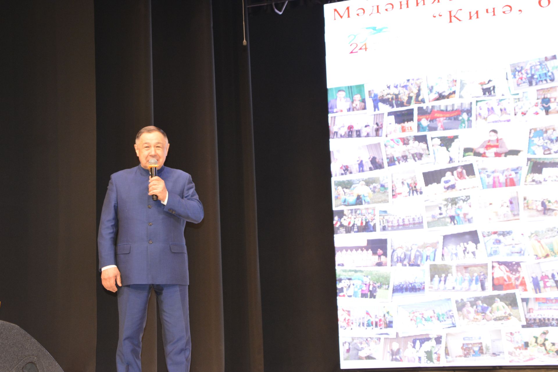 Район мәдәният йортында узган бәйрәм чарасында 100дән артык мәдәният хезмәткәрен сәхнәгә чакырып хөрмәтләделәр