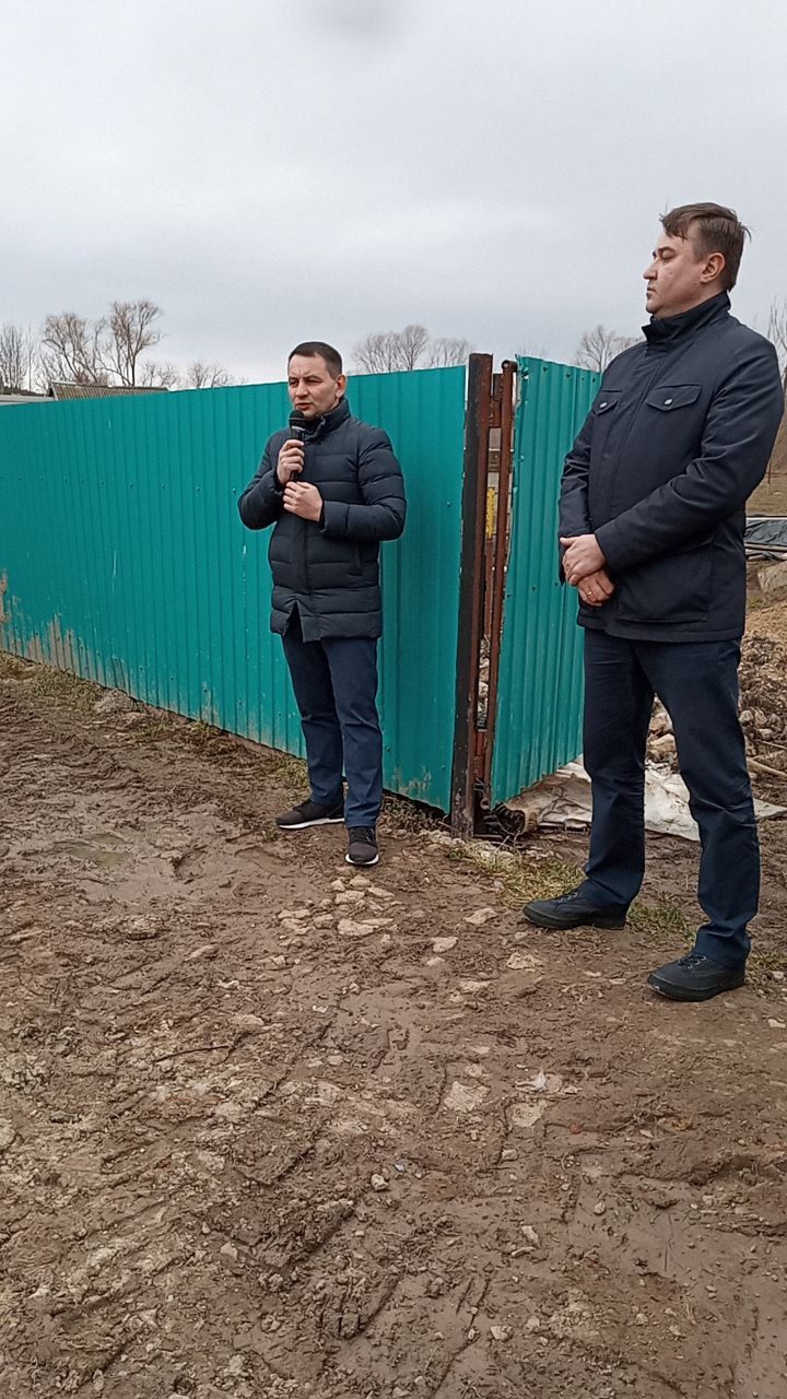 Бүген махсус хәрби операциядә вафат булган райондашыбыз Рифат Ишниязовны соңгы юлга озаттылар