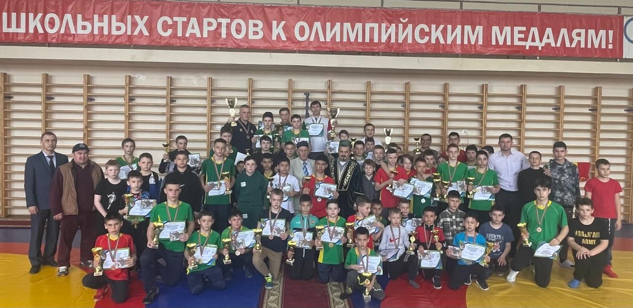 Яңа Кенәр авылы мәчете призына  көрәштеләр