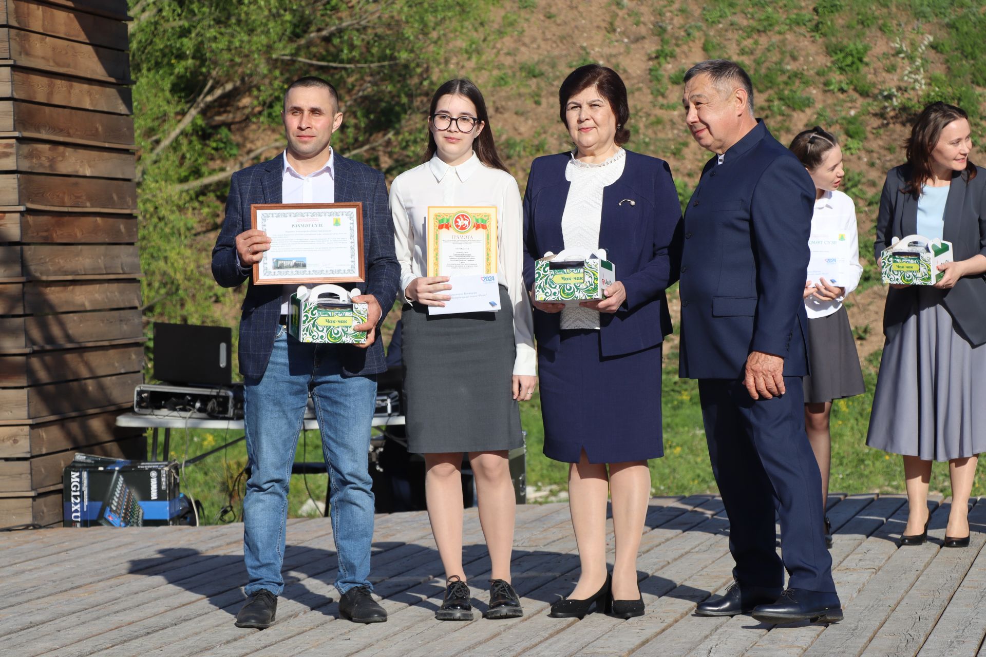 Сабада районыбызның фән олимпиадаларында җиңүче укучыларны  тәбрикләделәр (фоторепортаж)