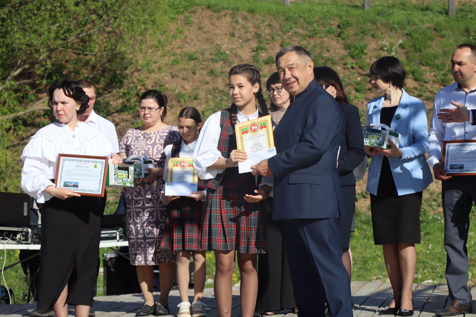 Сабада районыбызның фән олимпиадаларында җиңүче укучыларны  тәбрикләделәр (фоторепортаж)