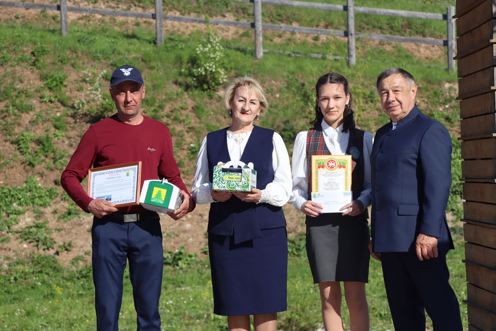 Сабада районыбызның фән олимпиадаларында җиңүче укучыларны  тәбрикләделәр (фоторепортаж)