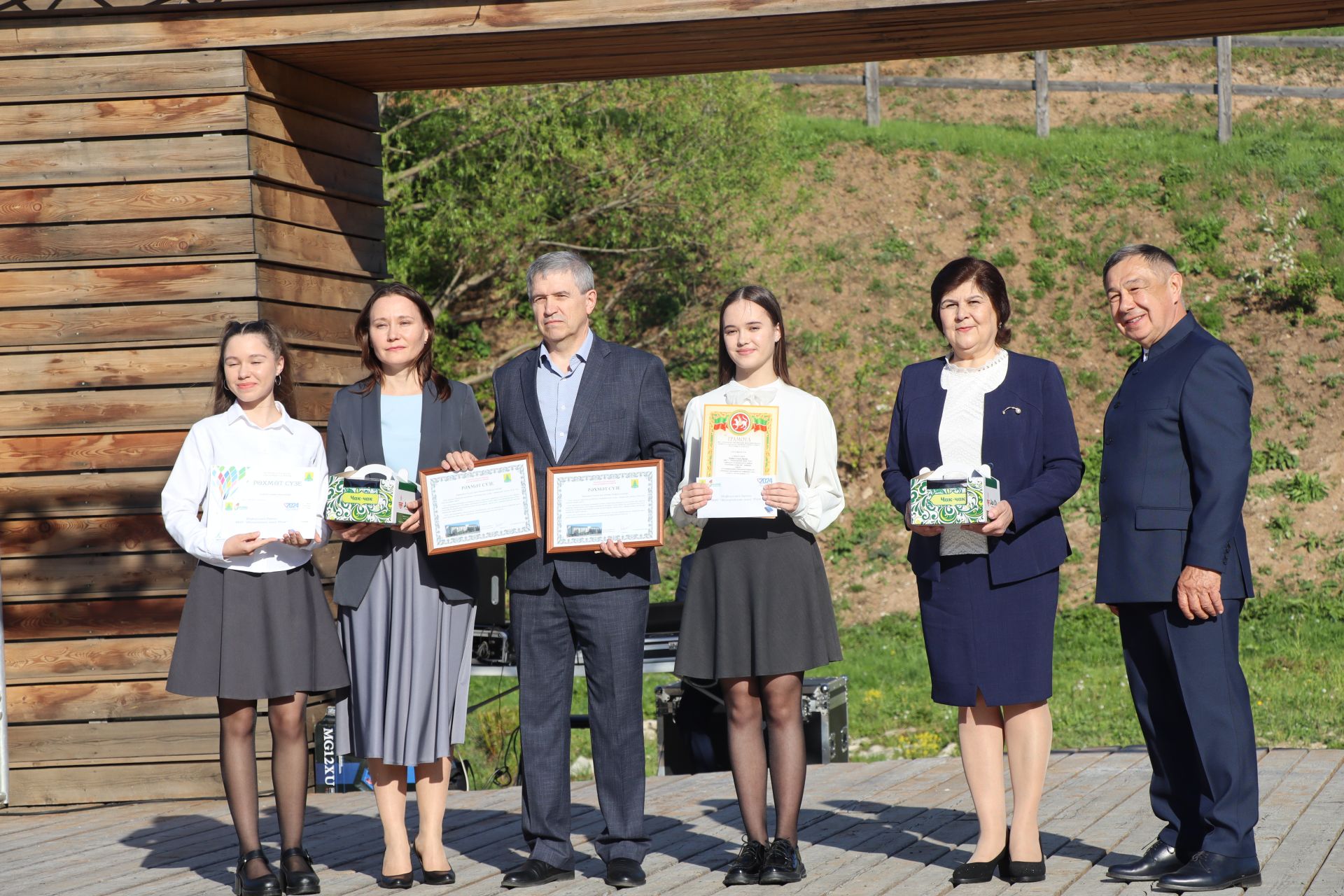 Сабада районыбызның фән олимпиадаларында җиңүче укучыларны  тәбрикләделәр (фоторепортаж)