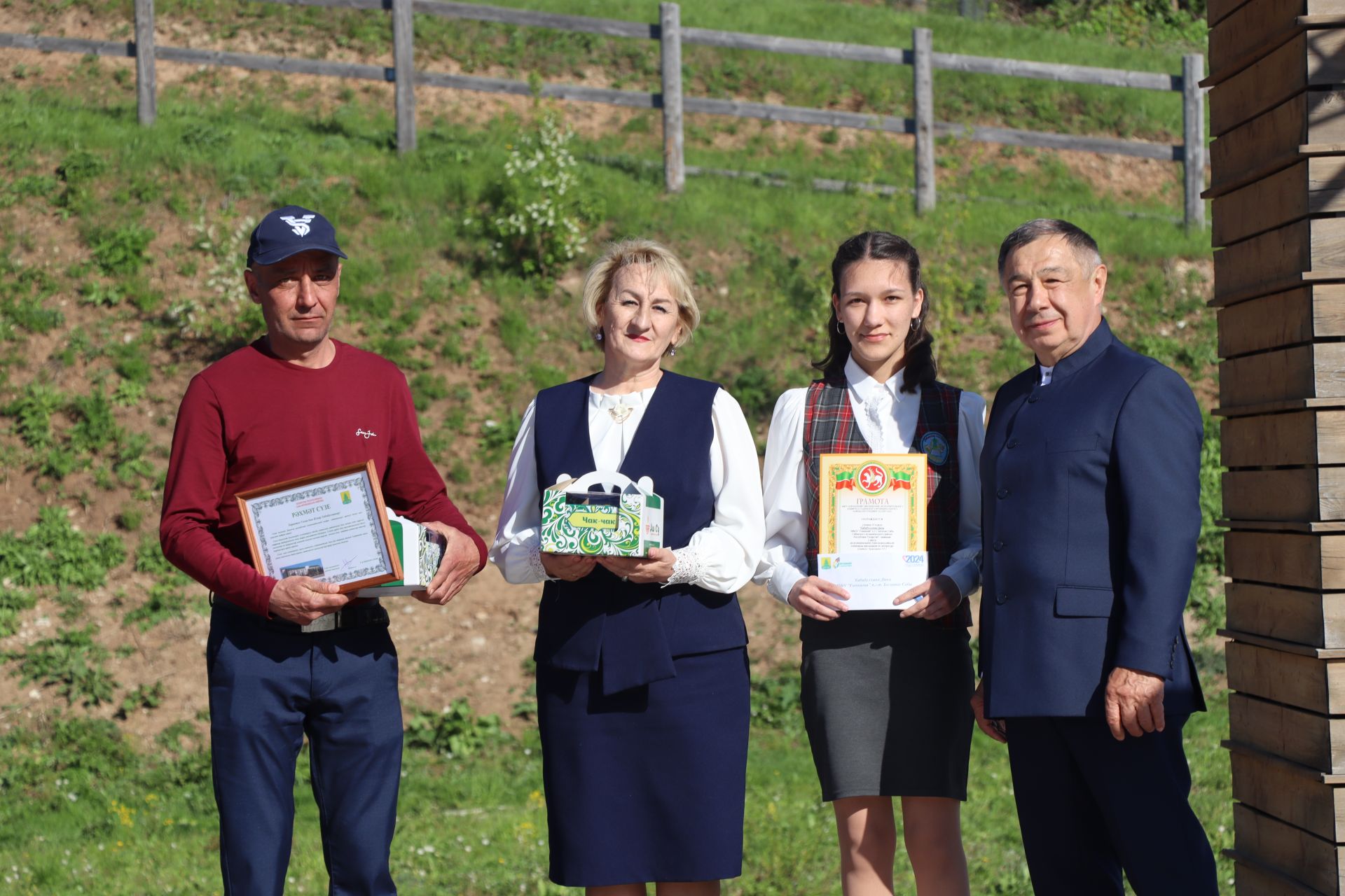 Сабада районыбызның фән олимпиадаларында җиңүче укучыларны  тәбрикләделәр (фоторепортаж)